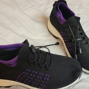 Black and Purple Women's Athletic Shoes